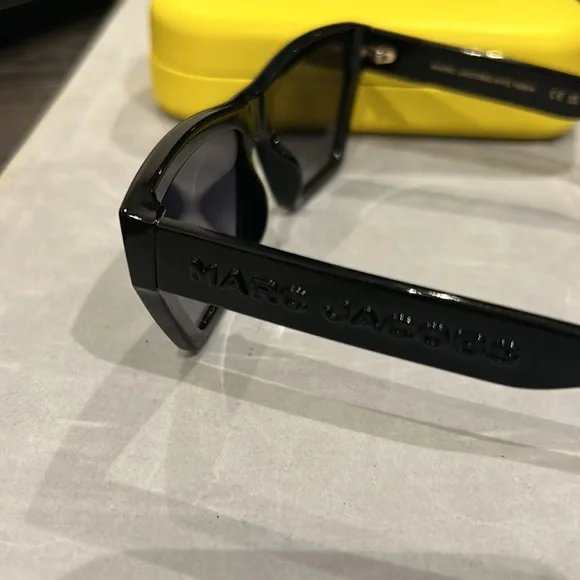 Marc Jacobs sunglasse - Picture 3 of 6